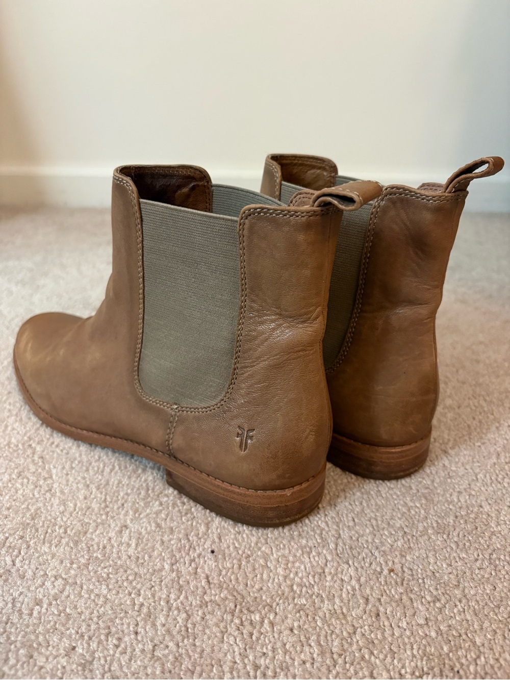 FRYE AND CO. Tan Leather Chelsea Ankle Boots